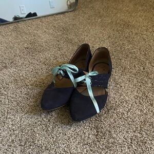 Pointed-Toe Navy Heels with Aqua Ribbon Tie